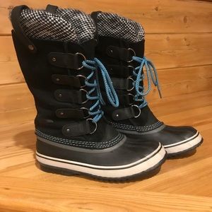 Woman’s Sorel Knit boots - waterproof